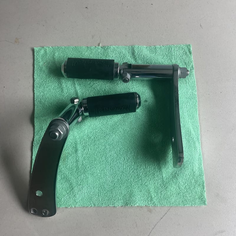 Harley Dyna Highway Pegs Mount Bracket Chrome Pair Sweet Genuine Harley